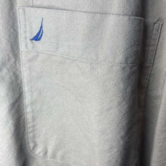 x3 Neiman Marcus & Nautica button downs - Picture 4 of 7